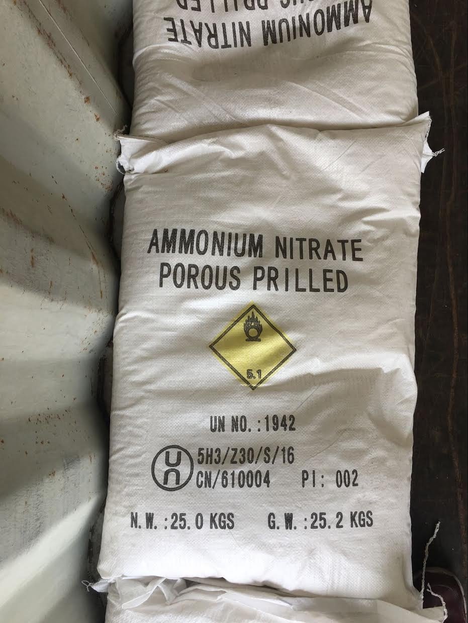 Нитрат аммония в аммиак реакция. Аммониум нитрат. Ammonium Nitrate porous. Аммоний селитра. Ammonium Nitrate черная.